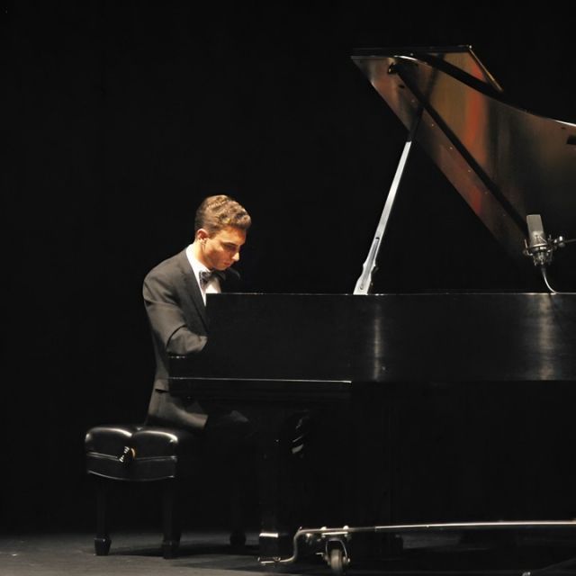 Tomorrow during free period, pianist Dominick D’Alessandro will be joining us for our Mallery Concert Series! Dominick recently graduated from Temple University with a Master of Music in Piano Performance and Piano Pedagogy degree. He received Honorable Mention in the 2020 Lancaster International Piano Festival Competition and is a four-time winner of the Anne Liva Young Artists Piano Competition sponsored by the NEPA Music Teachers National Association. Dominick now teaches piano to many ages. Don’t miss out on this performance!

When: Wednesday, Nov 13th 11:20am - 12:20pm
Where: Mallery Room, Fine Arts Building

📸Photo from Catholic U Music Drama and Art