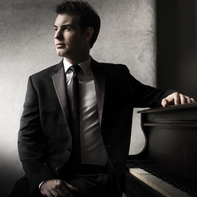 Join us for an evening of classical brilliance with Beethoven’s dramatic “Piano Concerto No. 3,” featuring pianist Drew Petersen. The program also includes Schubert’s majestic “Symphony No. 9, ‘The Great.’” Don’t miss this captivating concert of orchestral masterworks.

Visit the link in our bio to purchase tickets. VMPA students are eligible for complimentary tickets. 

When: February 22, 7:30 PM
Where: Walter K. Gordon Theater