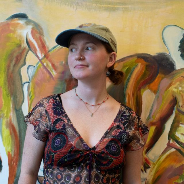 It’s time for another Student Feature Friday! This week, we are excited to feature Lucy Rowe! She is a senior set to graduate at the end of this semester ‘25, majoring in Natural Sciences in Narrative and Image, which is one that she was able to curate with the help of her advisor. When making her major, Lucy “wanted as full of an experience from each thing without giving one up for another.” She ultimately wants to work with people, and this allows her to have many different avenues of communication, which is important for her. One of her favorite classes during her time here at Rutgers–Camden was her Drawing 2 class with Prof. Stass Shpanin. She feels that the class taught her to learn differently and changed her view on education. The class also introduced her to our Fine Arts Program and made her realize that she wanted to continue taking Fine Arts classes. This year, Lucy had some of her artwork displayed at one of her first gallery shows. Her work entered the William Way Gallery for their 3rd Art Student Biennial. She was also awarded an environmental stewardship internship, which has been one of her favorite jobs so far. Lucy says that her art “creates a new lens that distorts photographs of the male body in an uncomfortably vulnerable way,” which makes her art stand out. She strives to successfully translate her ideas onto her canvases in a way that can be read by other people with each piece she creates.
📸 : Abby Vanono