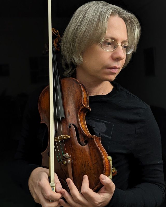 We have one last concert of the Mallery Concert series left for the semester! For this last concert, we are so excited to host Yuliya Basis and Andrii Didorenko! The duo has been performing since 2002 and has performed in countries around the world! The concert will be next Wednesday, Dec. 3rd, during the free period!

When: Wednesday, December 3rd, 11:20 - 12:20 (free period)
Where: Fine Arts Building

📸 Andrii Didorenko and Yuliya Basis